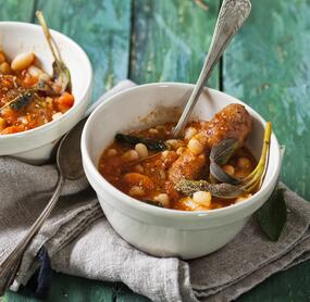 Tomaten-Cannellini-Topf mit Salsiccia