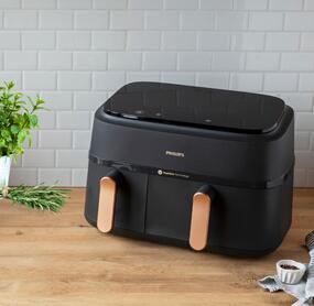 Thermomix® TM7 und ein Airfryer auf einer Arbeitsplatte