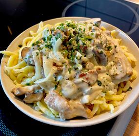 Zwiebel-Rahm-Geschnetzeltes mit Spätzle