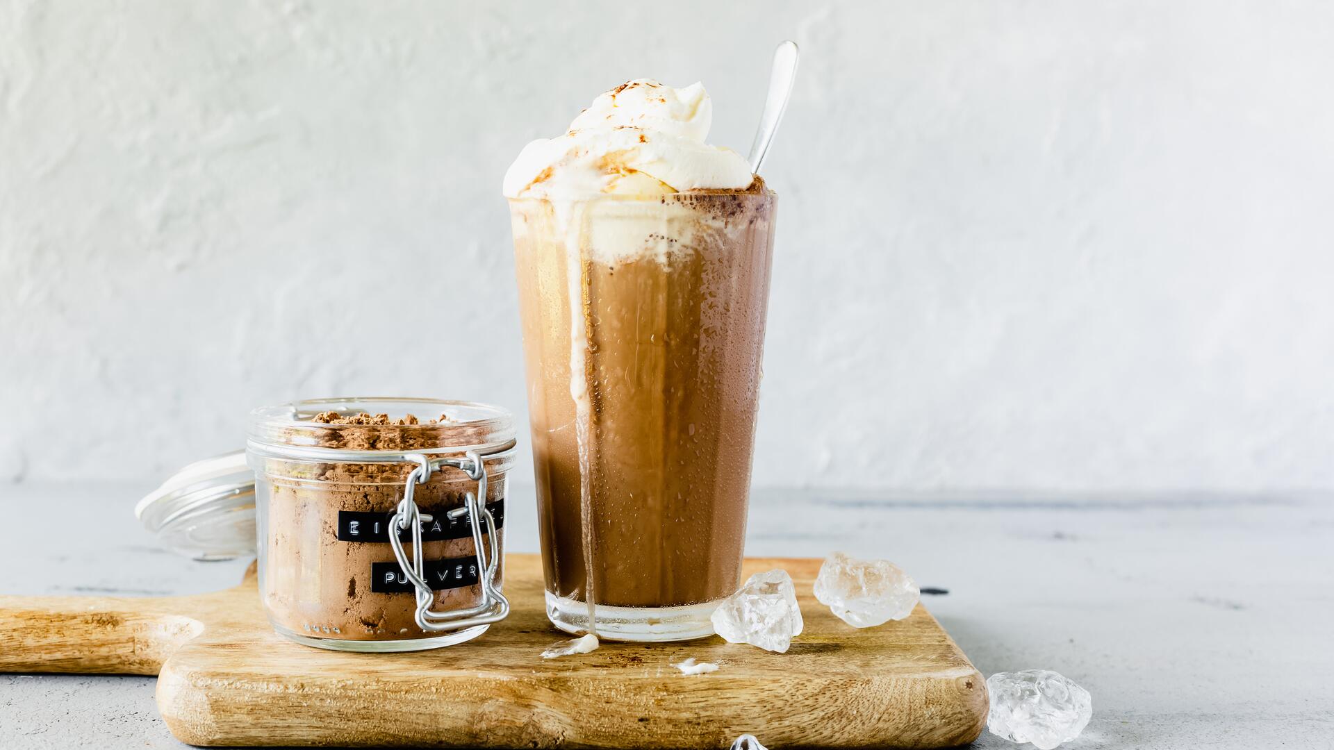 Eiskaffeepulver so schnell im Thermomix® | ZAUBERTOPF