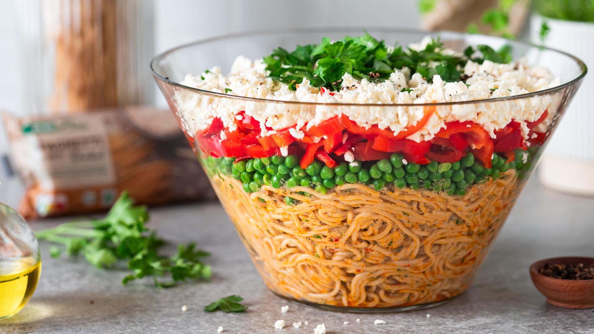 Schneller Spaghetti-Schichtsalat Djuvec Style mit dem Thermomix®