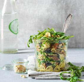 Italienischer Nudelsalat mit Pesto