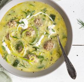 Low-Carb-Luxus: Zucchinitopf mit Hackbällchen