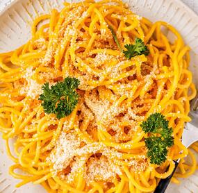 Spaghetti mit cremiger Kürbissoße: Dein Herbst-Highlight