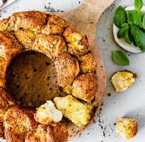 🤩 Zum Zupfen gebacken: Pesto Monkey Bread