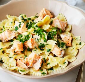  😍 Die cremigste All in One Lachspasta - schnell & einfach in 25 Min.