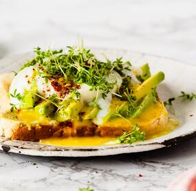 🍳🤩 Avocado-Toast mit pochiertem Ei