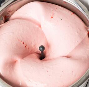 3-Zutaten-Protein-Fluff zum Löffeln 🥛🍓