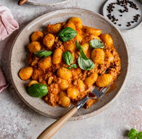 😍 Schnell & einfach: Cremige Gnocchi mit Hackfleischsoße in nur 15 Min. ⚡️
